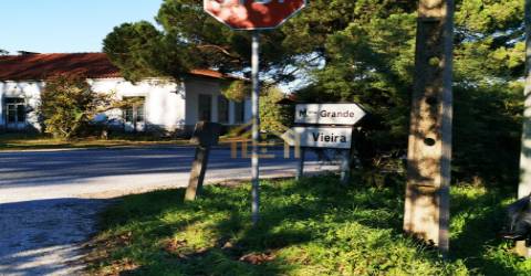 Terreno urbano junto praia (electricidade,agua,saneamento) construir em 933m2, M. Grande Portugal