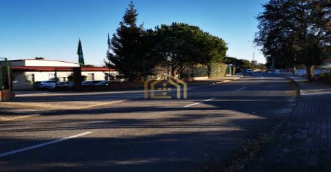 Terreno urbano junto praia (electricidade,agua,saneamento) construir em 933m2, M. Grande Portugal