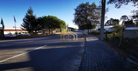 Terreno urbano junto praia (electricidade,agua,saneamento) construir em 933m2, M. Grande Portugal