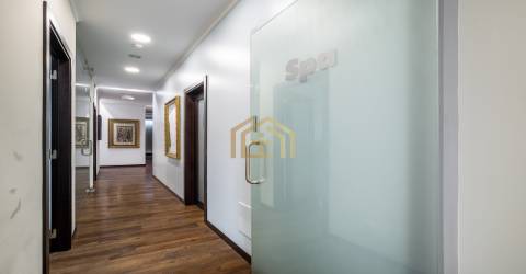 Clínica médica localizada em Leiria.