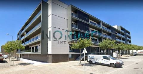 Loja com 131 m2 -  frente para N13