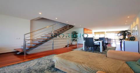 Moradia em frente ao Mar (1ª Linha)