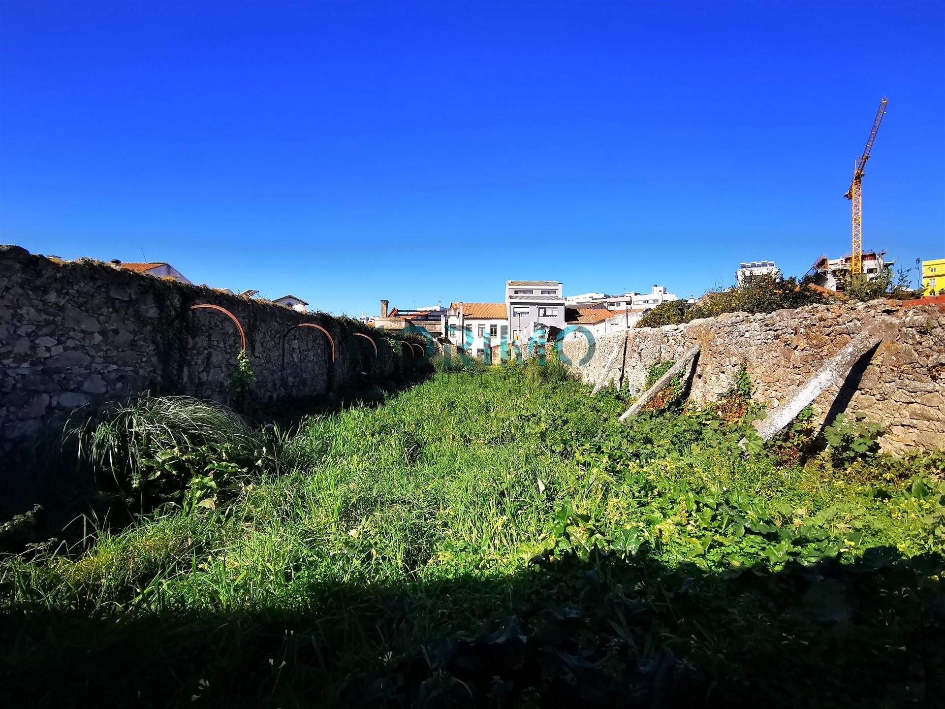 Moradia para Reconstrução com terreno - Centro Póvoa de Varzim