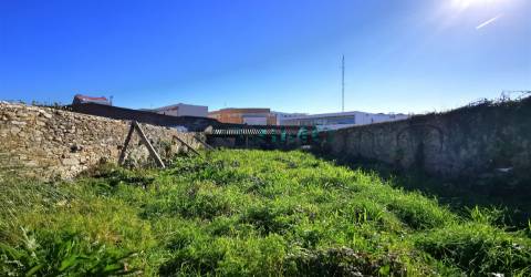 Moradia para Reconstrução com terreno - Centro Póvoa de Varzim