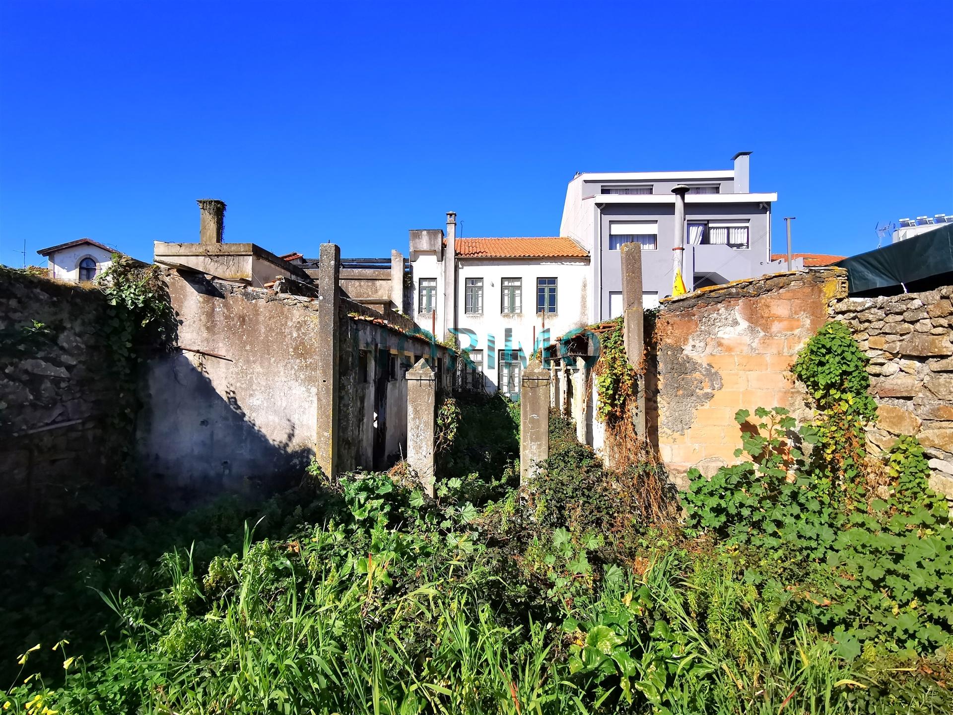 Moradia para Reconstrução com terreno - Centro Póvoa de Varzim