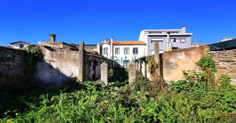 Moradia para Reconstrução com terreno - Centro Póvoa de Varzim