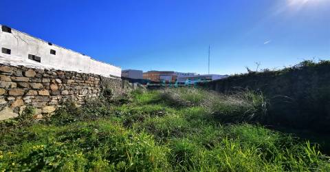 Moradia para Reconstrução com terreno - Centro Póvoa de Varzim