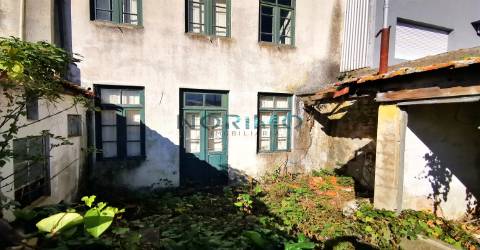 Moradia para Reconstrução com terreno - Centro Póvoa de Varzim