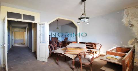 Moradia para Reconstrução com terreno - Centro Póvoa de Varzim