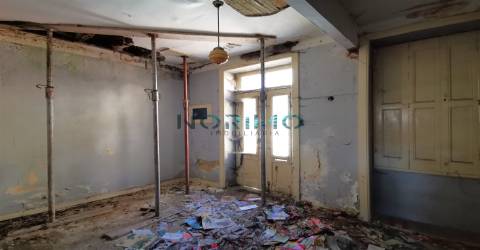 Moradia para Reconstrução com terreno - Centro Póvoa de Varzim