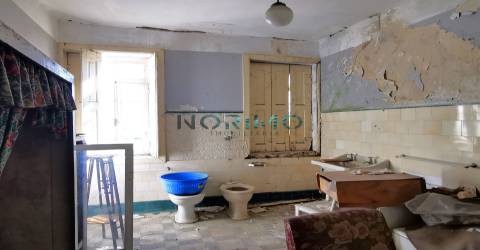 Moradia para Reconstrução com terreno - Centro Póvoa de Varzim