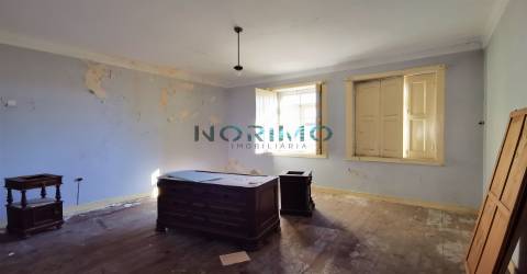 Moradia para Reconstrução com terreno - Centro Póvoa de Varzim