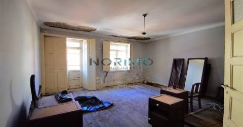 Moradia para Reconstrução com terreno - Centro Póvoa de Varzim