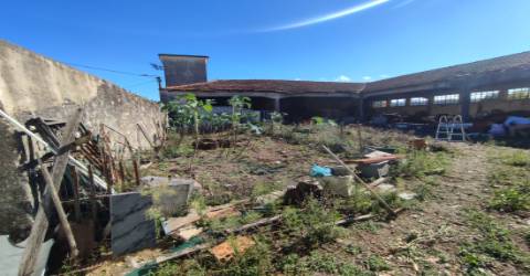 Terreno de 4.450 m2 com Fábrica e Moradia em Ruínas em Oliveira de Azeméis