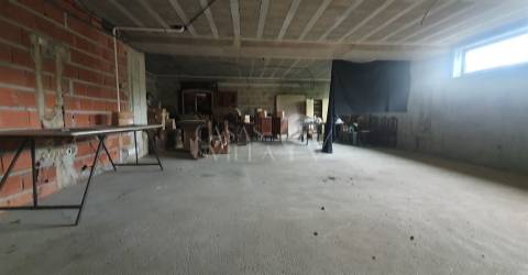 Moradia Isolada T3 para reconstrução com garagem fechada para 2 carros em Fiães