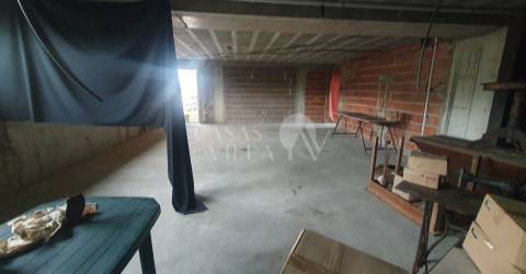 Moradia Isolada T3 para reconstrução com garagem fechada para 2 carros em Fiães