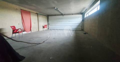 Moradia Isolada T3 para reconstrução com garagem fechada para 2 carros em Fiães