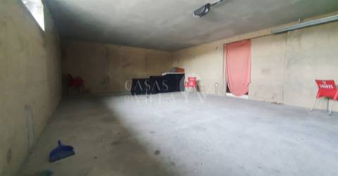 Moradia Isolada T3 para reconstrução com garagem fechada para 2 carros em Fiães