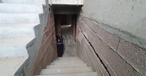 Moradia Isolada T3 para reconstrução com garagem fechada para 2 carros em Fiães