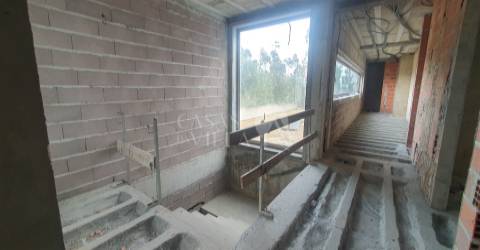 Moradia Isolada T3 para reconstrução com garagem fechada para 2 carros em Fiães