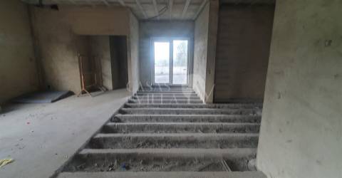 Moradia Isolada T3 para reconstrução com garagem fechada para 2 carros em Fiães