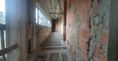 Moradia Isolada T3 para reconstrução com garagem fechada para 2 carros em Fiães