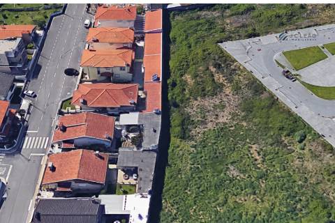 Terreno para construção de Moradia de 2 frentes