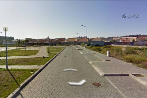 Terreno para construção de Moradia de 2 frentes