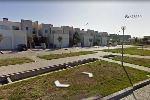 Terreno para construção de Moradia de 2 frentes