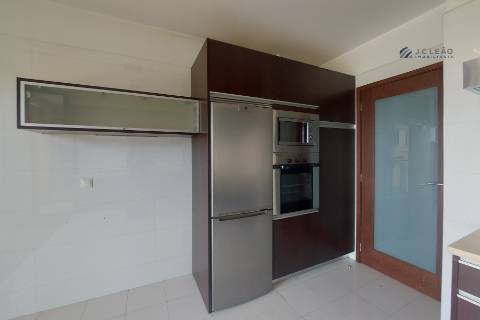 Apartamento T3 com 180 m2 no condomínio dos Choupos em Santo Tirso