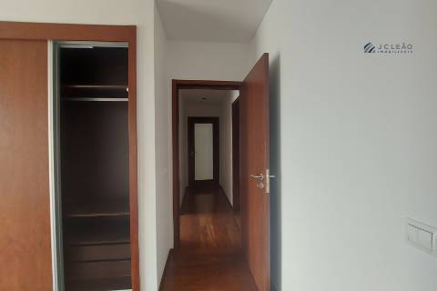 Apartamento T3 com 180 m2 no condomínio dos Choupos em Santo Tirso