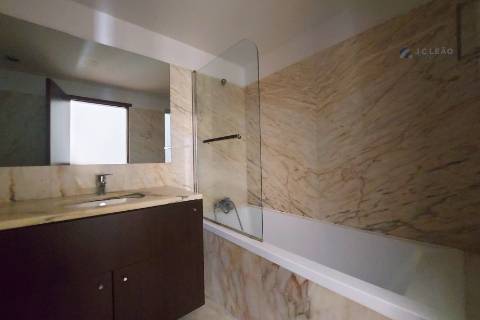 Apartamento T3 com 180 m2 no condomínio dos Choupos em Santo Tirso