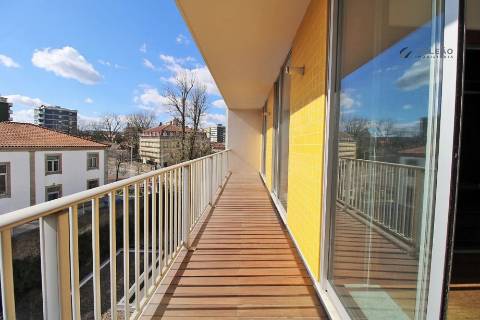 Apartamento T3 com 180 m2 no condomínio dos Choupos em Santo Tirso