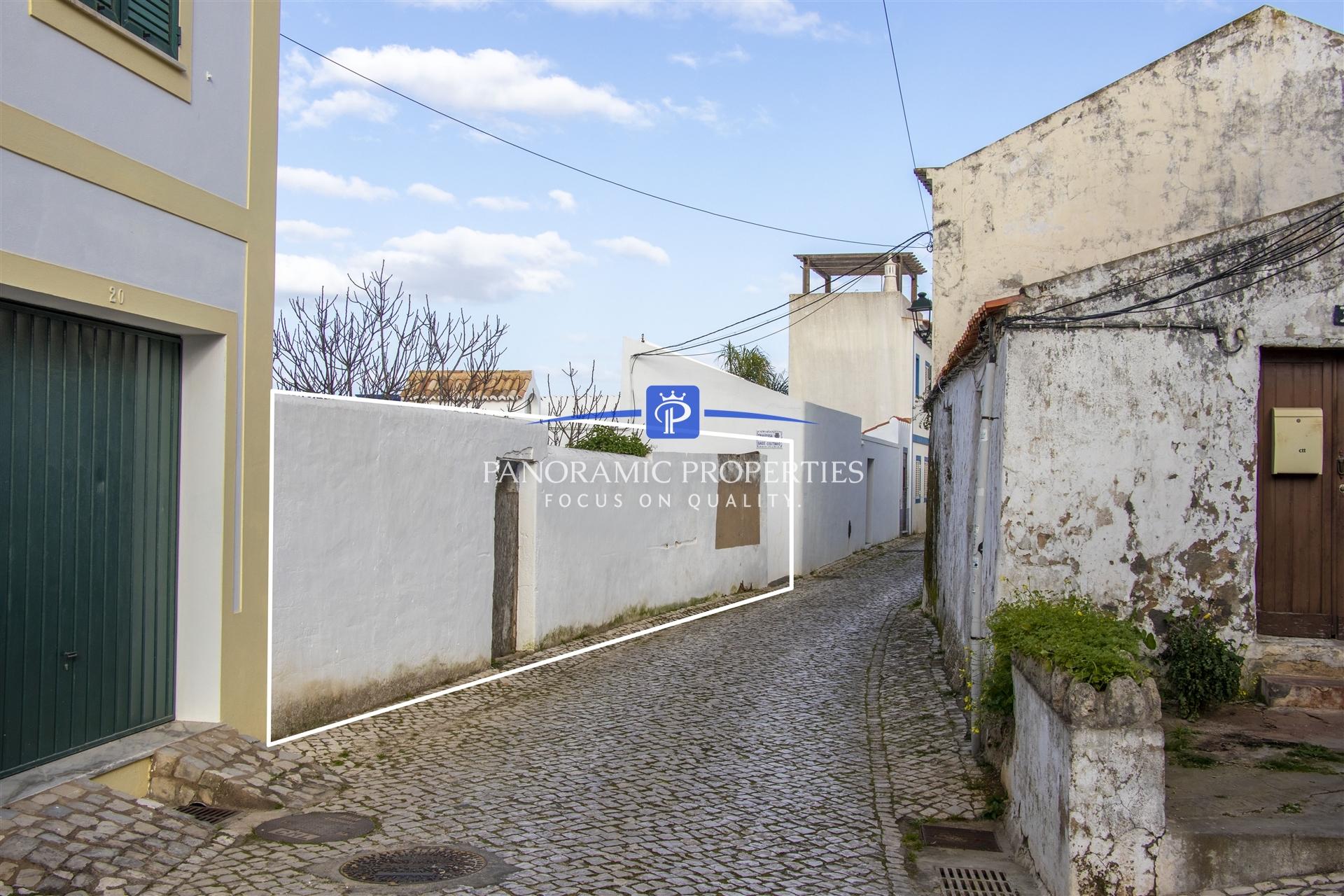 Terreno com projeto aprovado em Ferragudo