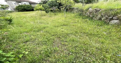 Terreno com 890m2, para Moradia isolada