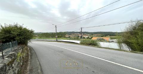 Terreno com 890m2, para Moradia isolada