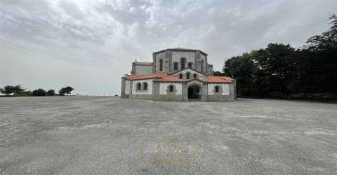 Terreno com 890m2, para Moradia isolada