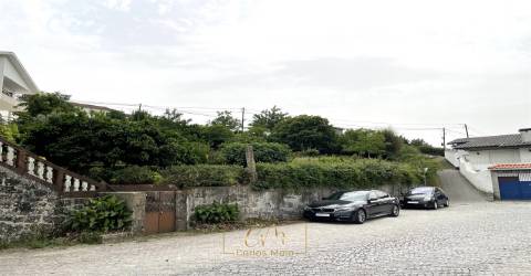 Terreno com 890m2, para Moradia isolada