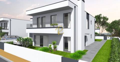 Moradia T4 em Azurva