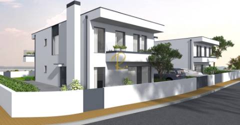 Moradia T4 em Azurva