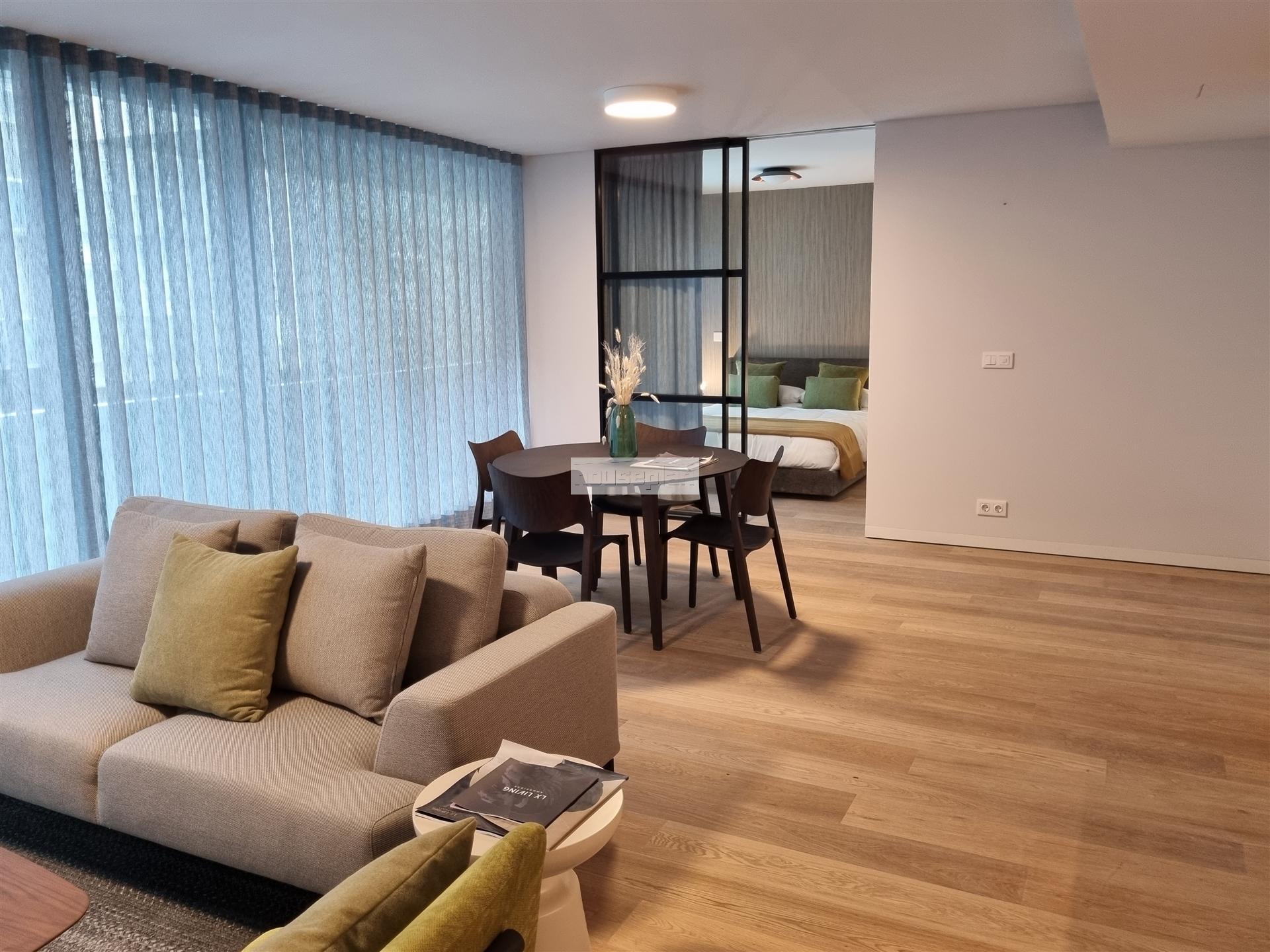 Apartamento T2 Condomínio LX Living com piscina, ginásio e garagem/770.000