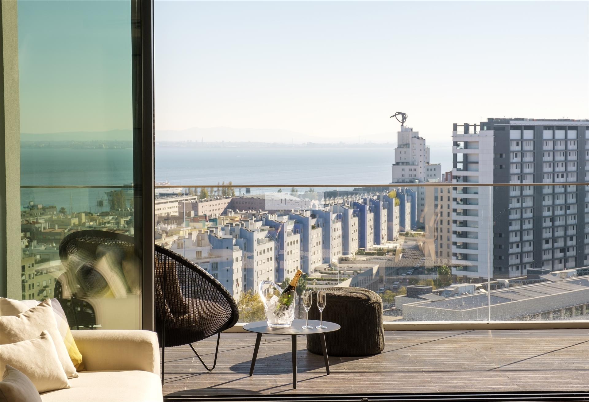 Penthouse T3+1 duplex com elevador, Lisboa / Venda