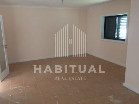 Moradia Isolada T4 em Campos  ( ARRENDADA)