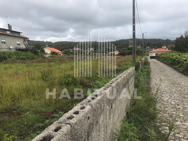 Terreno com 1870 m2  em Riba de Ancora