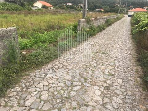 Terreno com 1870 m2  em Riba de Ancora