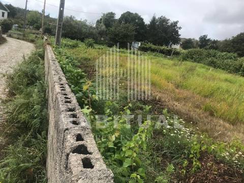 Terreno com 1870 m2  em Riba de Ancora