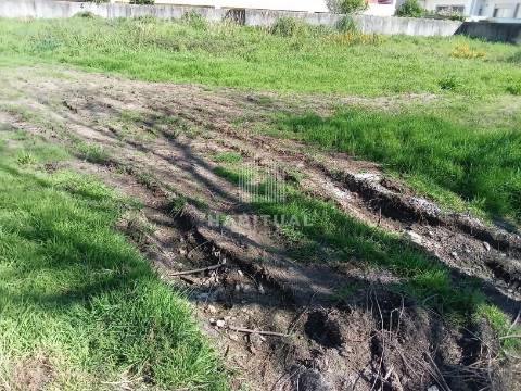 Lote  com 203 m2 na Meadela