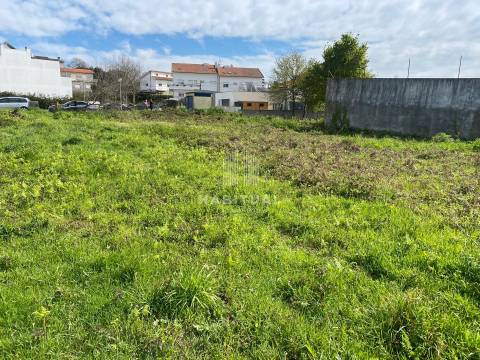 Lote  com 203 m2 na Meadela