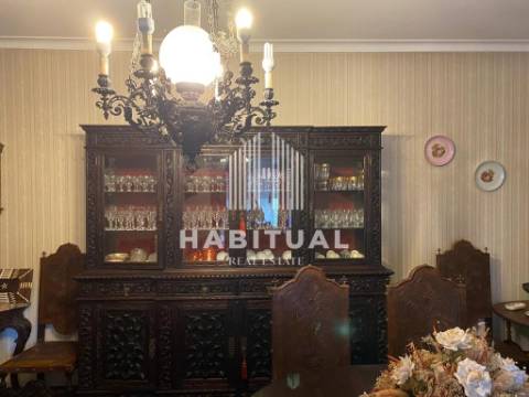 Moradia Isolada T4 em pleno Centro de Viana do Castelo com jardim