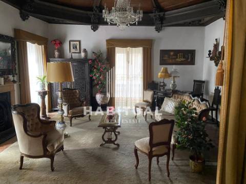 Moradia Isolada T4 em pleno Centro de Viana do Castelo com jardim